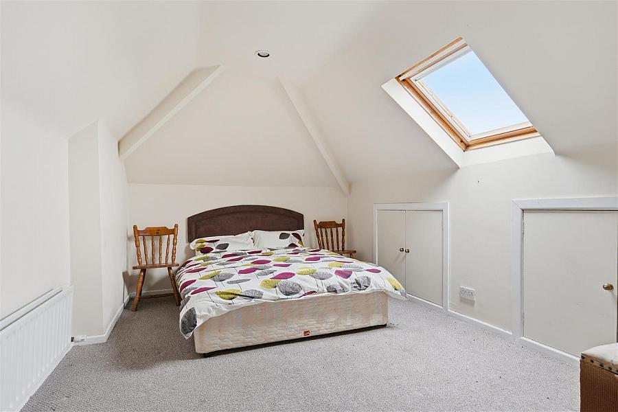 14 Longlands Road