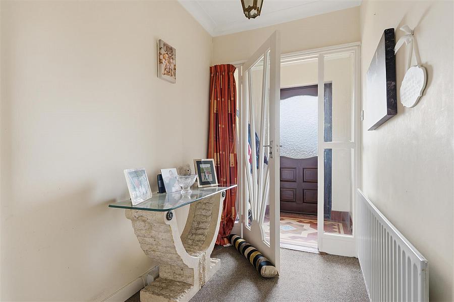 14 Longlands Road