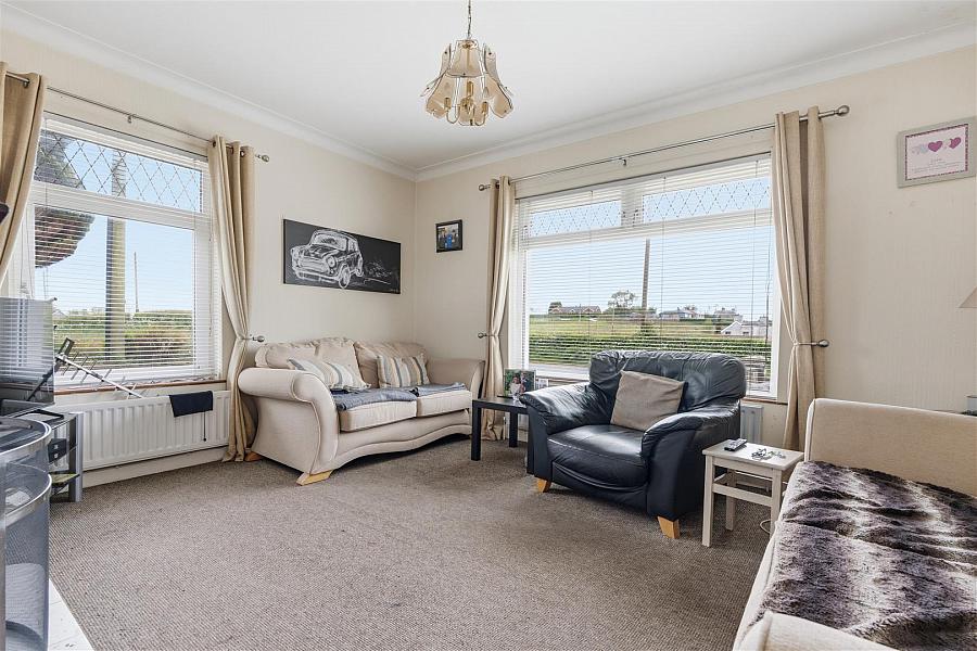 14 Longlands Road
