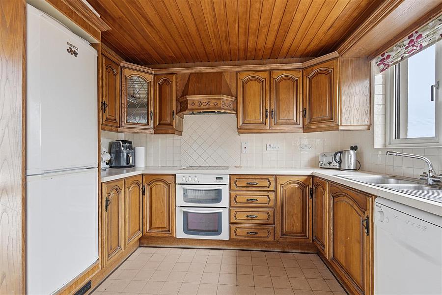14 Longlands Road