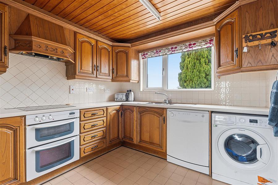 14 Longlands Road