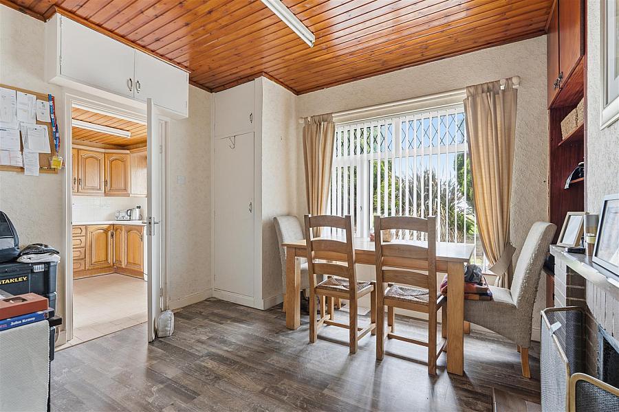 14 Longlands Road