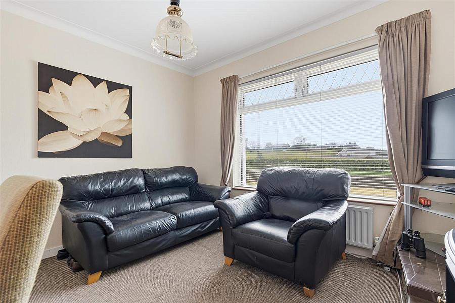 14 Longlands Road