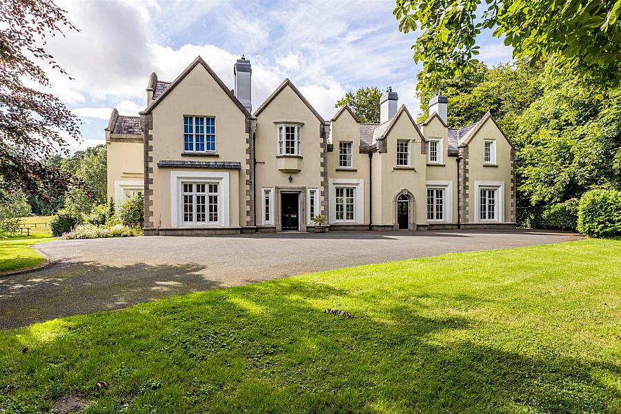 Highlands, 37 Farranfad Road Highlands, 37 Farranfad Road