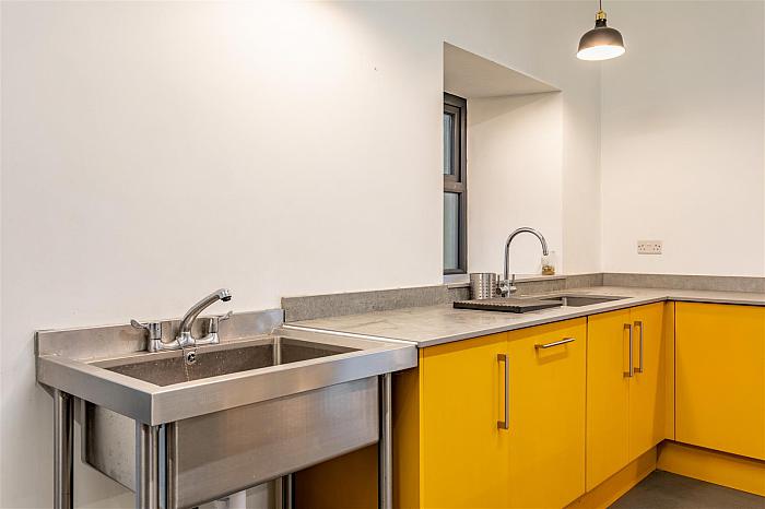 Commercial Kitchen, 121 Middle Road