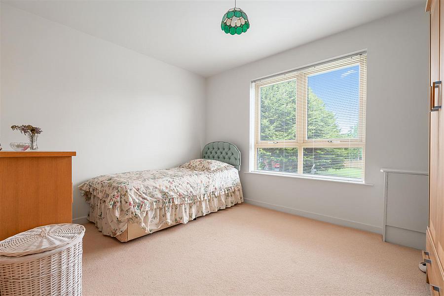 68a Woodrow Gardens