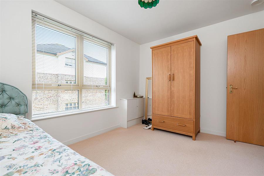 68a Woodrow Gardens
