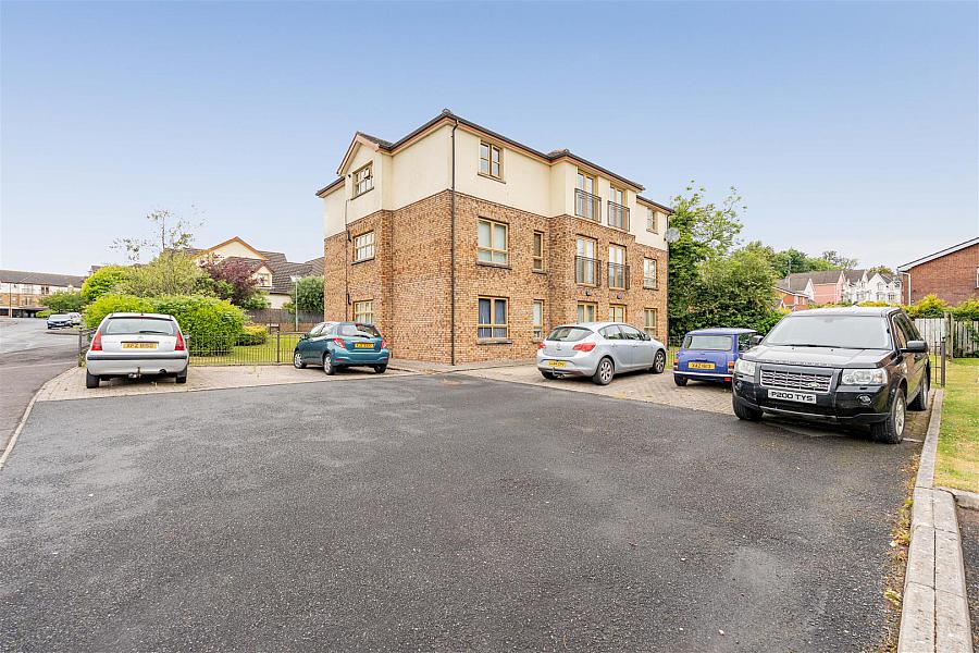 68a Woodrow Gardens