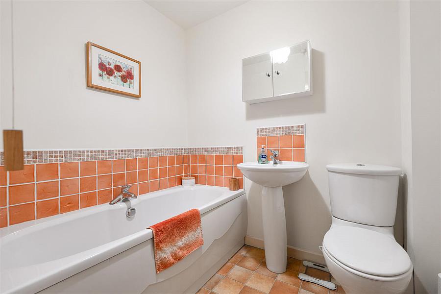 68a Woodrow Gardens