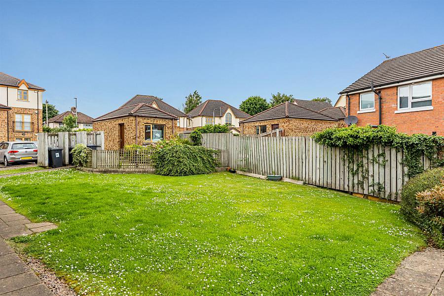 15 Woodrow Gardens