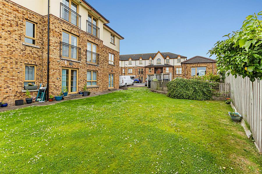 15 Woodrow Gardens