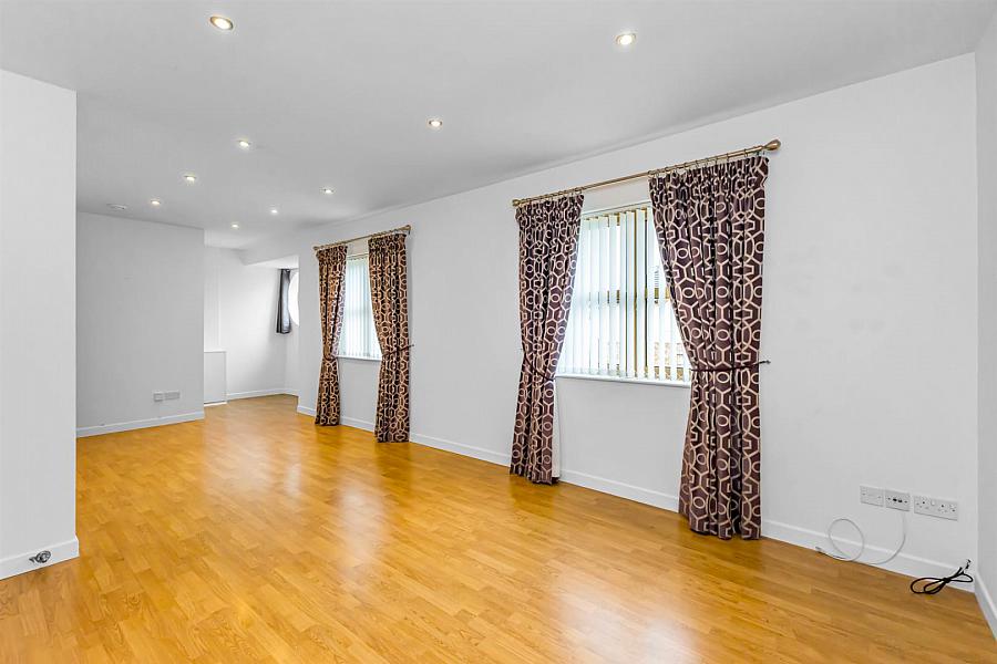 15 Woodrow Gardens