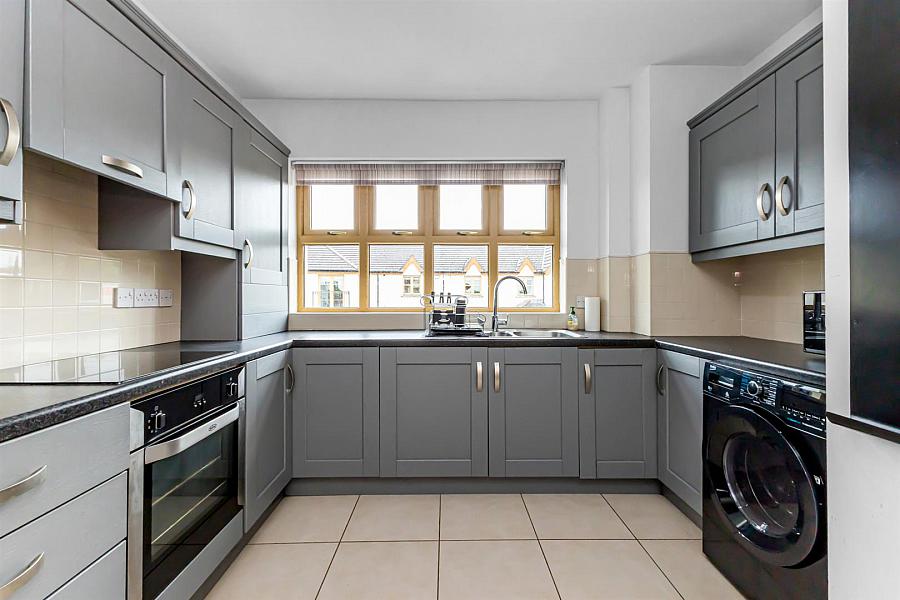 15 Woodrow Gardens