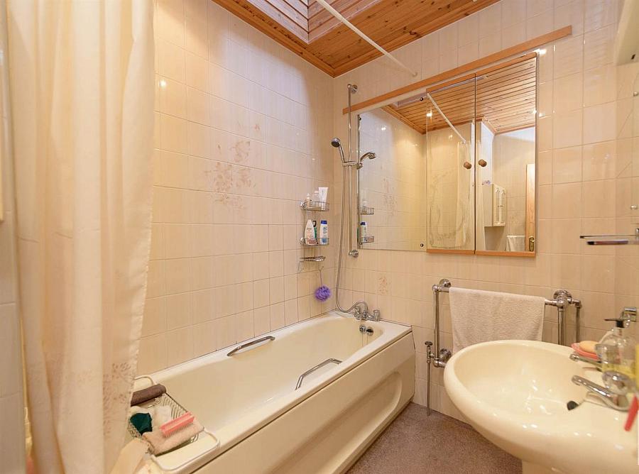 6 Annavale Drive