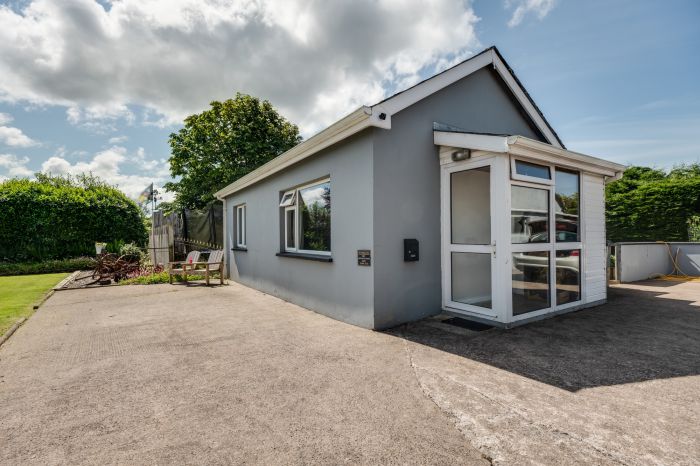 Rosculban House, 71 & 71a Drumwhinny Road