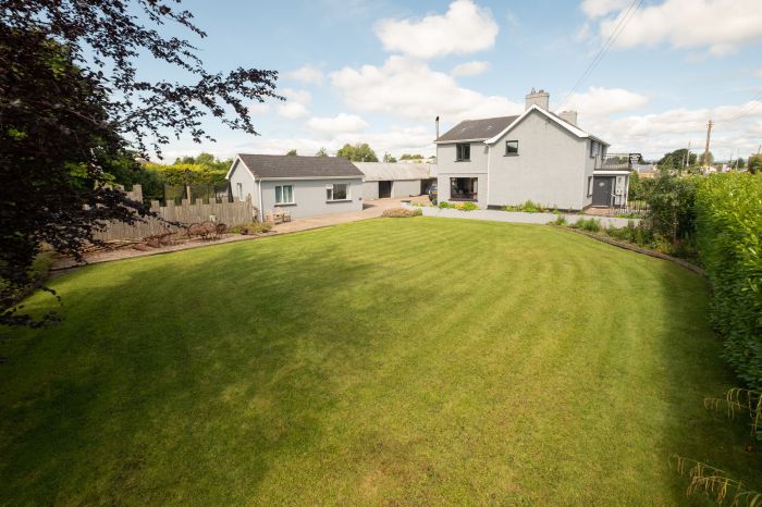 Rosculban House, 71 & 71a Drumwhinny Road