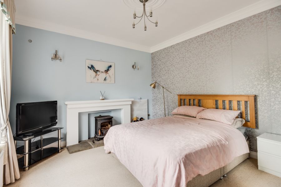 3 Knockmore Heights