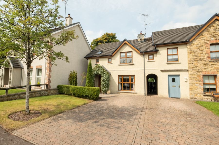 82 Silverhill Manor
