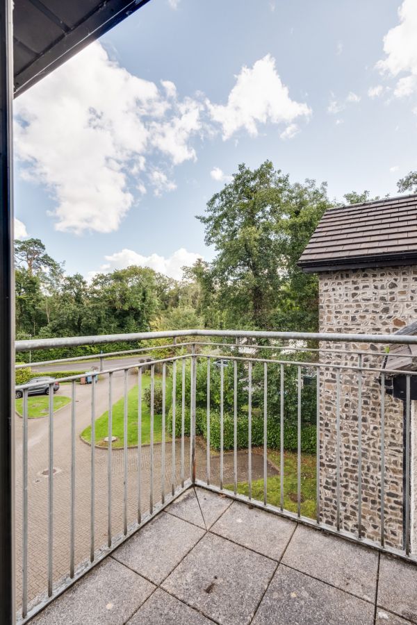 6 Laurel Grove