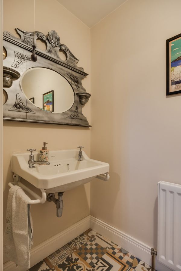 Willoughby Lodge & Land at, 5  Willoughby Place