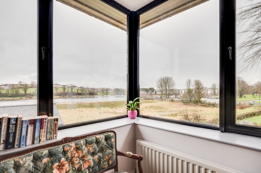 Willoughby Lodge & Land at, 5  Willoughby Place