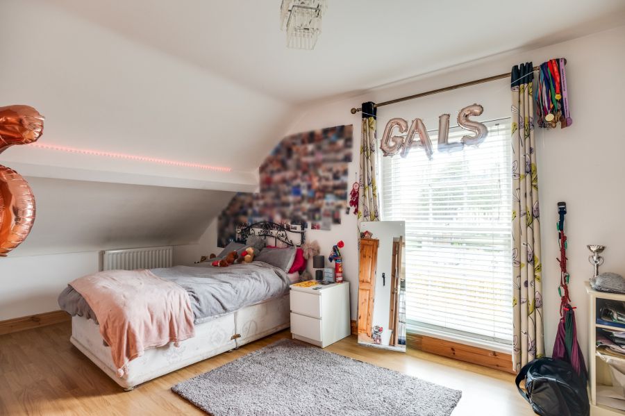 Willoughby Lodge & Land at, 5  Willoughby Place