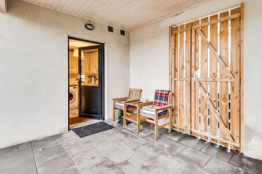 Willoughby Lodge & Land at, 5  Willoughby Place