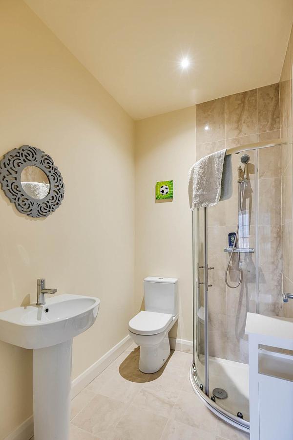 33 Cherrymount Green