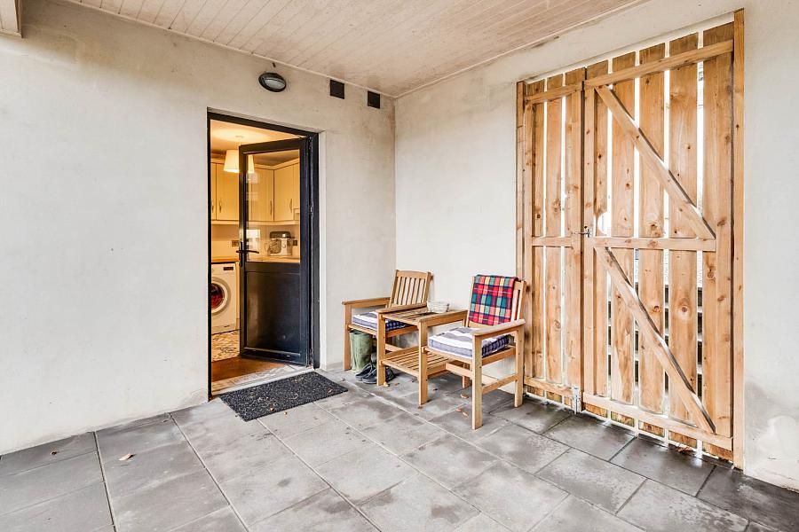 Willoughby Lodge & Land Willoughby Place