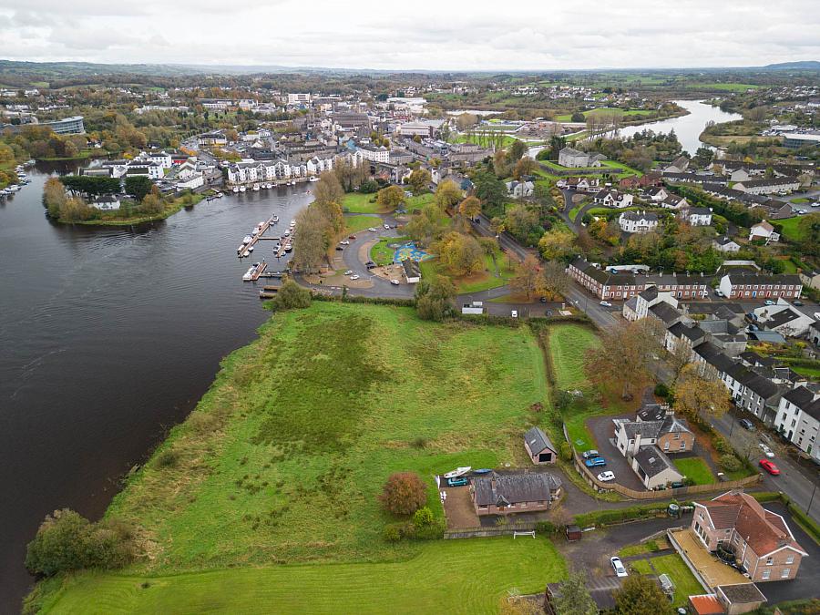 Willoughby Lodge & Land Willoughby Place