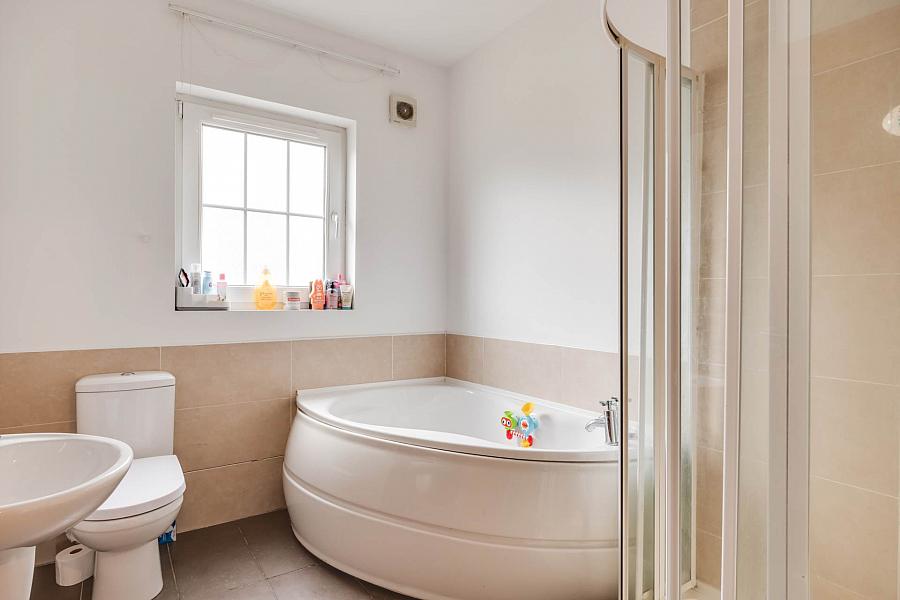 102 Silverhill Manor