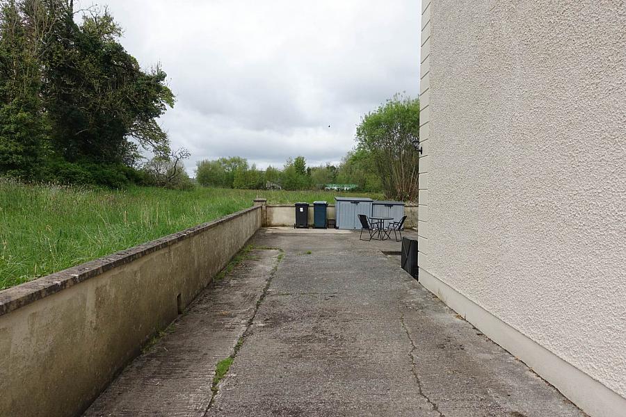 9 Knockmore Road