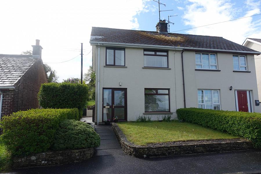 8 Leathem Crescent