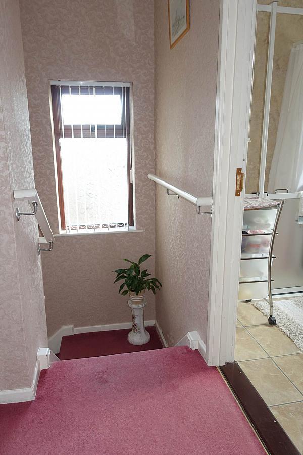 8 Leathem Crescent