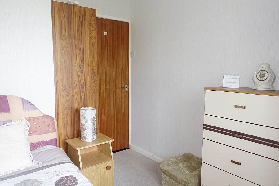 8 Leathem Crescent