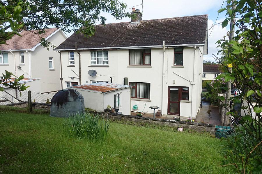 8 Leathem Crescent