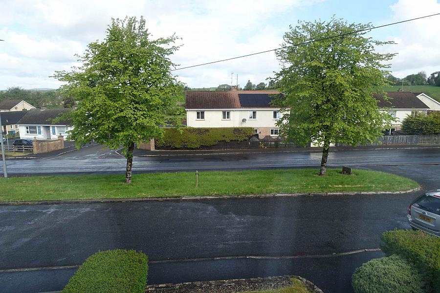 8 Leathem Crescent