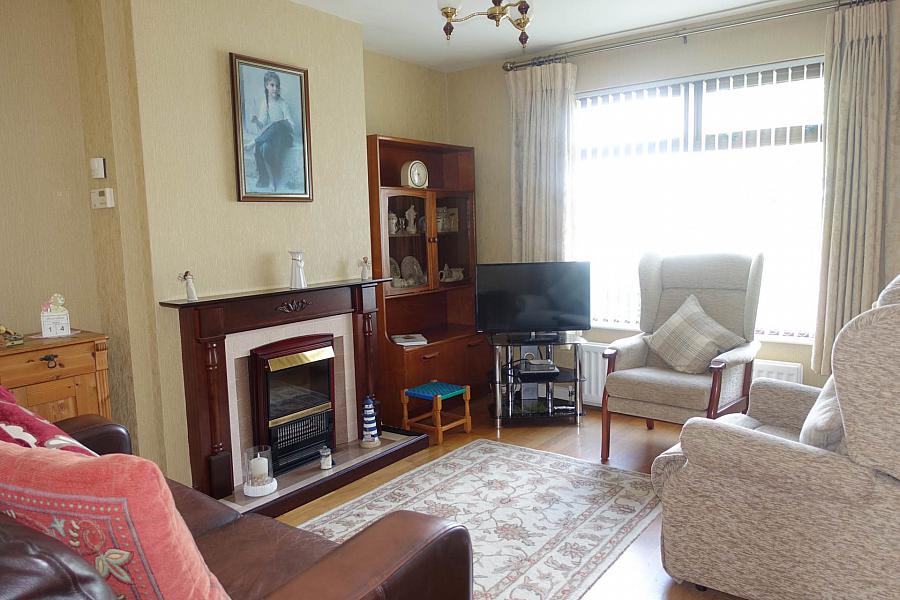 8 Leathem Crescent