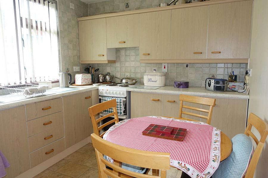 8 Leathem Crescent