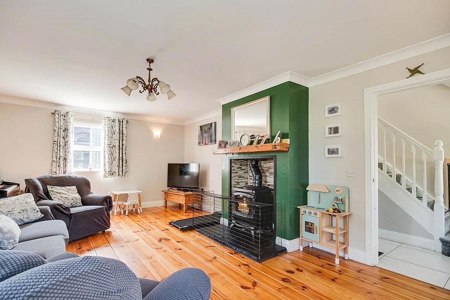 4 Crott Road