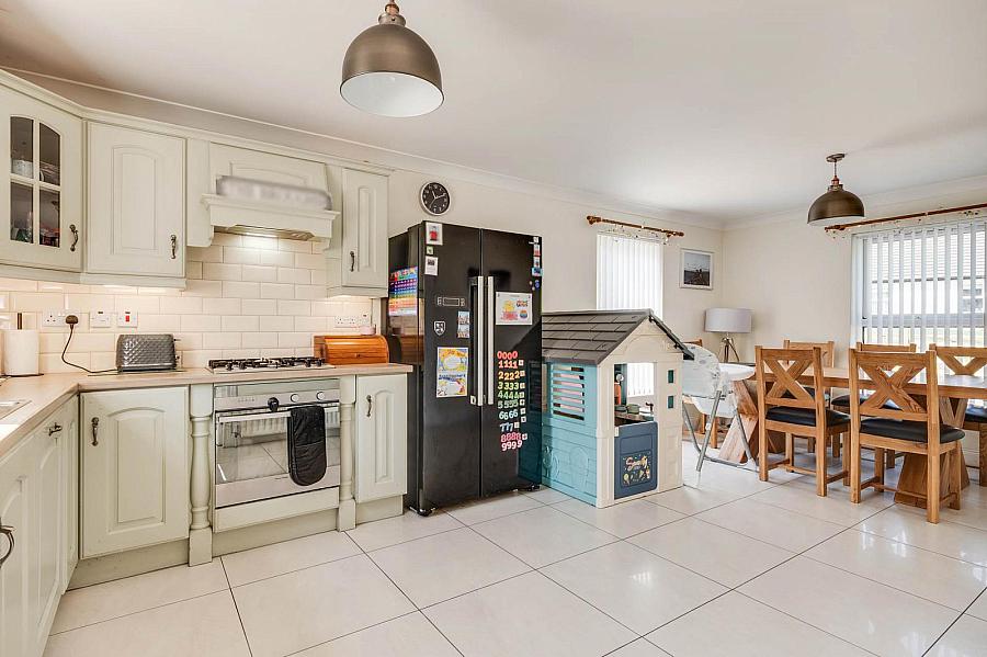 4 Crott Road