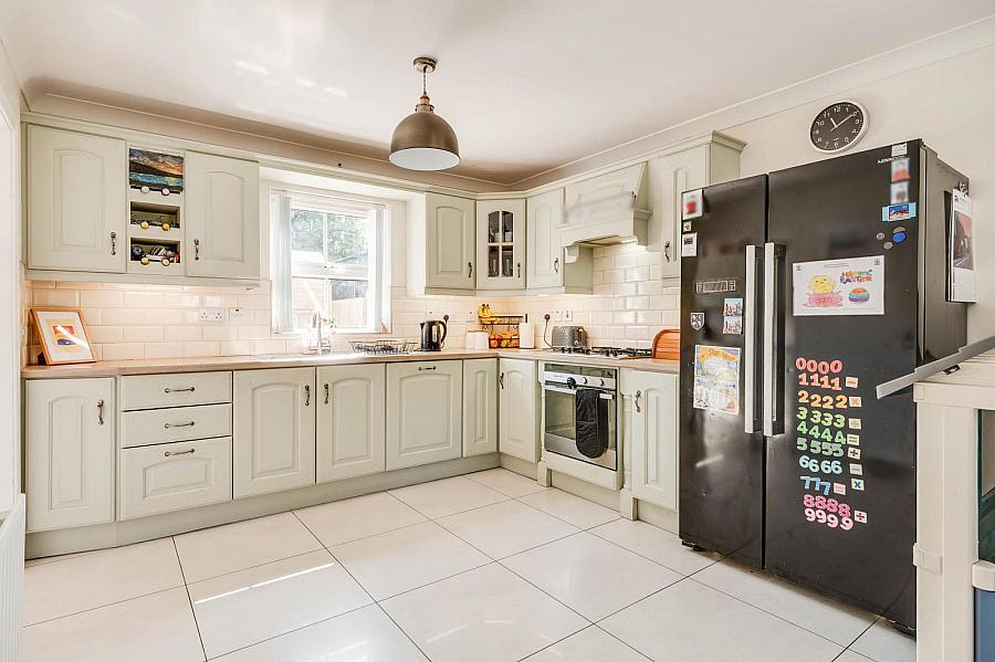 4 Crott Road