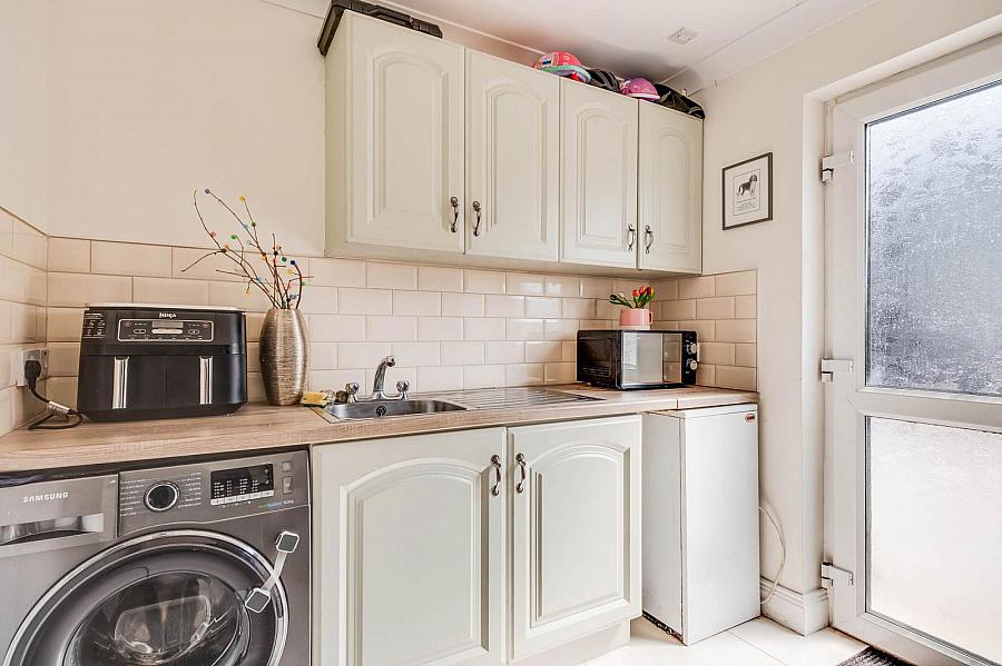 4 Crott Road