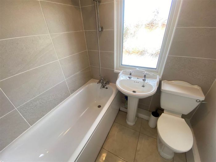 16 Loopland Crescent