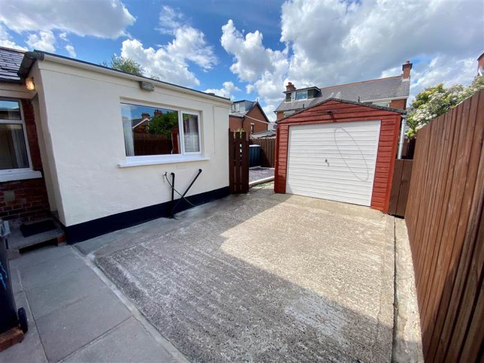 16 Loopland Crescent