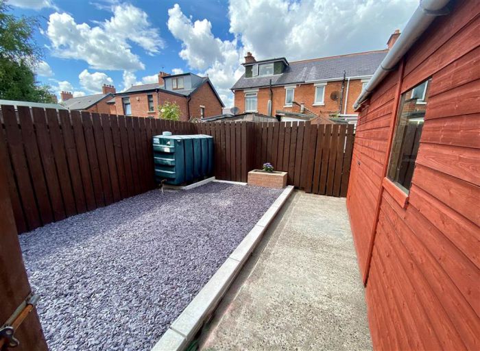 16 Loopland Crescent