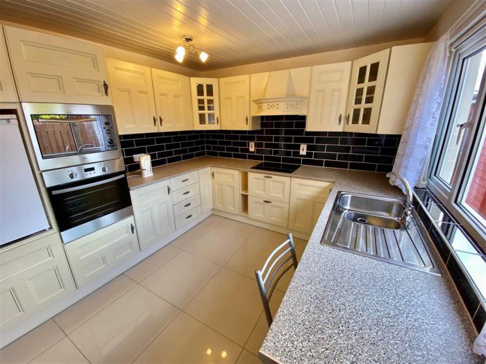 16 Loopland Crescent