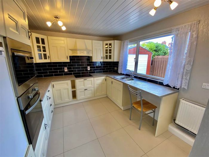 16 Loopland Crescent