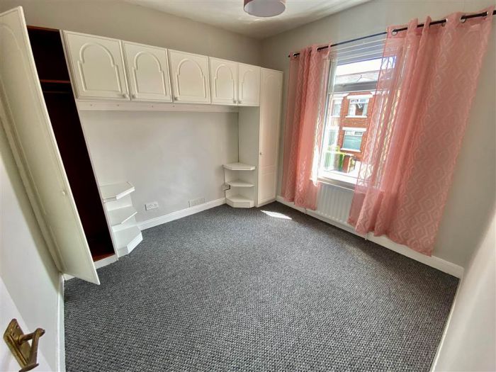 16 Loopland Crescent