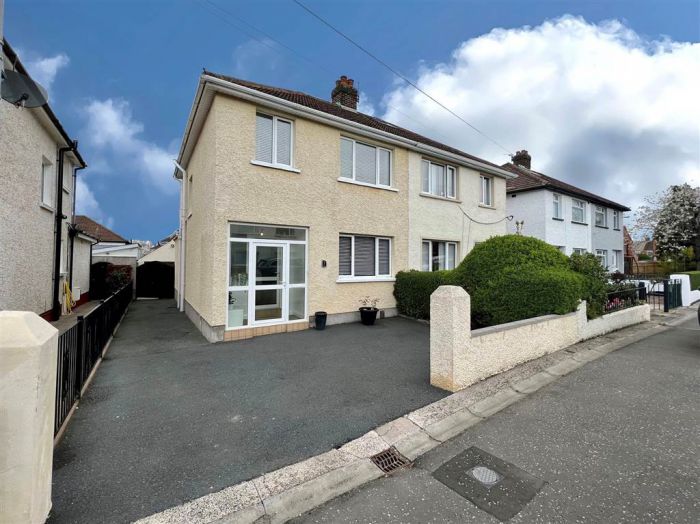 7 Stirling Gardens, cregagh, belfast, BT6 9LW